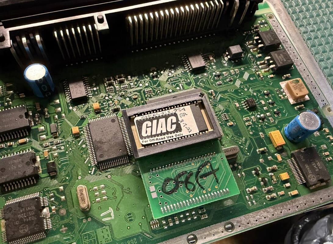 GIAC Immo Off ECU Engine Computer 2001 VW Passat B5.5 1.8T AWM - 4B0 906 018 CL