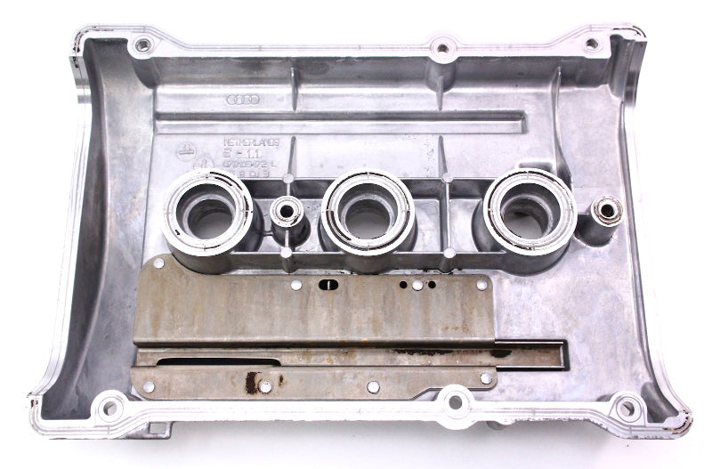 RH Side Valve Cover Audi A4 A6 VW Passat 2.8 V6 - 078 103 472 R