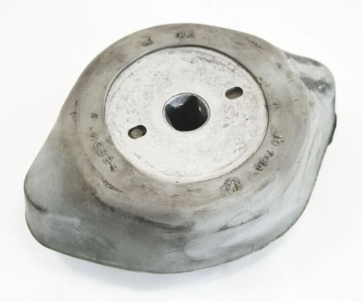 Transmission Mount Bushing 98-05 Audi A4 VW Passat B5 - 8D0 399 151 J