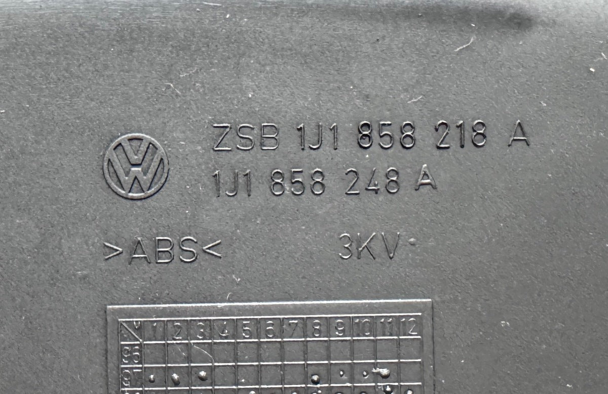 RH Dash End Cap Cover Interior Trim 99-05 VW Jetta Golf GTI MK4 - 1J1 858 218 A