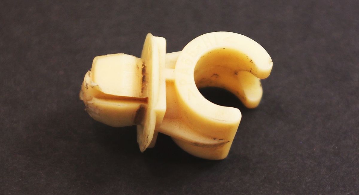 Hood Prop Rod Holder Clip 93-99 VW Jetta Golf GTI Cabrio MK3 Passat B3 - Genuine