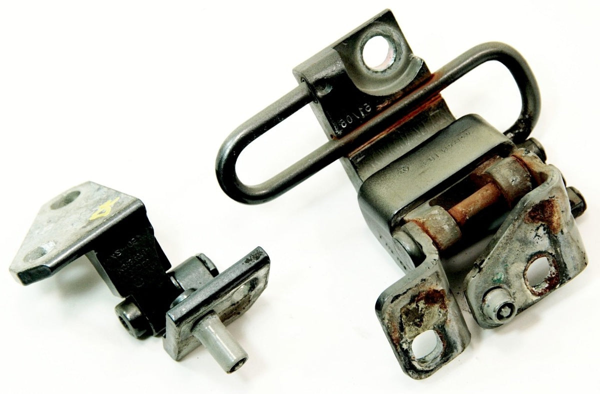 RH Front Door Hinges Black 05-10 VW Jetta Rabbit GTI MK5 - 1K0 831 412 H