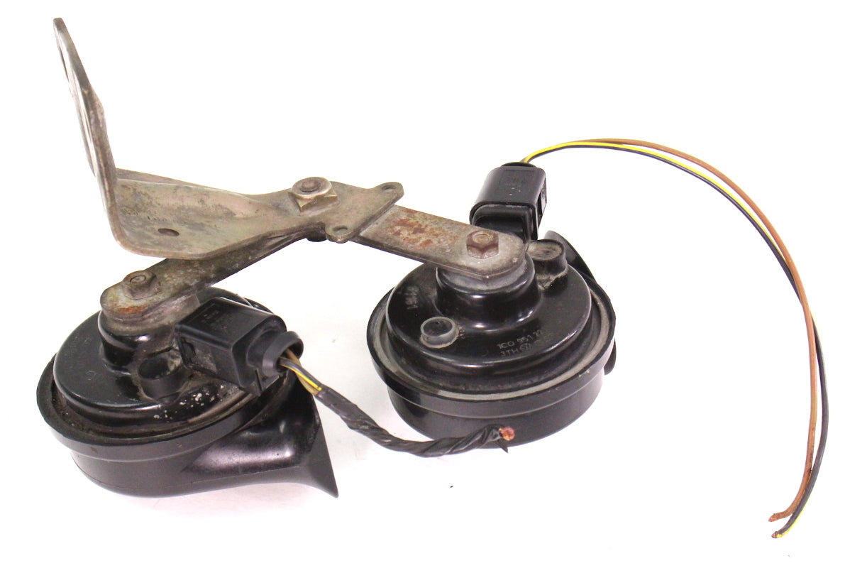 High & Low Tone Horn Set 01-10 VW Beetle - Hella Horns & Bracket - 1C0 951 221