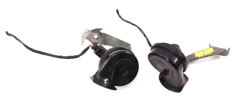 Pair Of High & Low Hella Horns & Brackets 06-10 VW Passat B6 - Genuine