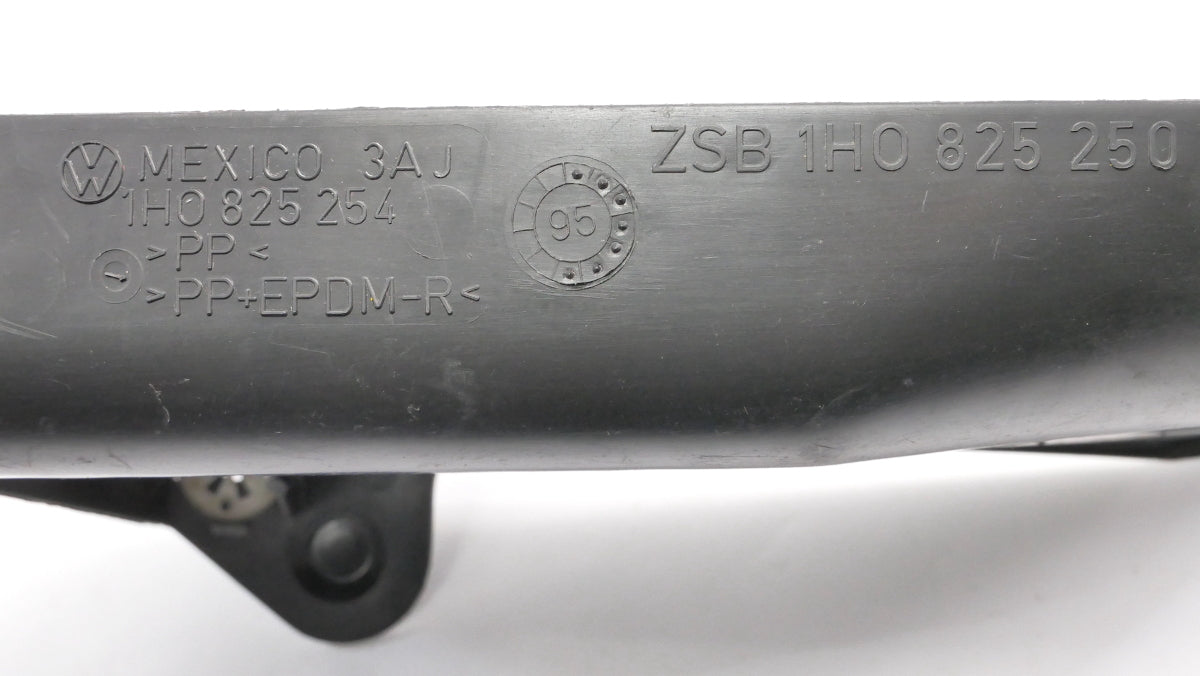 RH Engine Splash Shield Guard 93-99 VW Jetta Golf GTI Cabrio Mk3 OEM 1H0 825 254