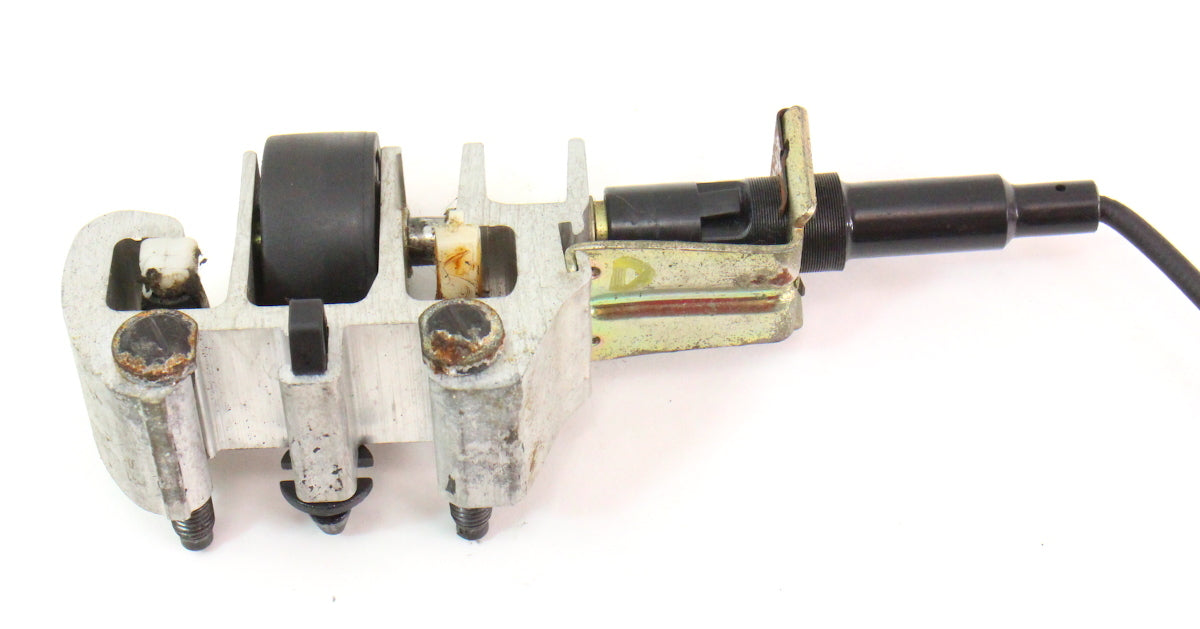 LH Seat Center Slider Roller Bracket & Cable 99-05 Jetta Golf MK4 Beetle Passat