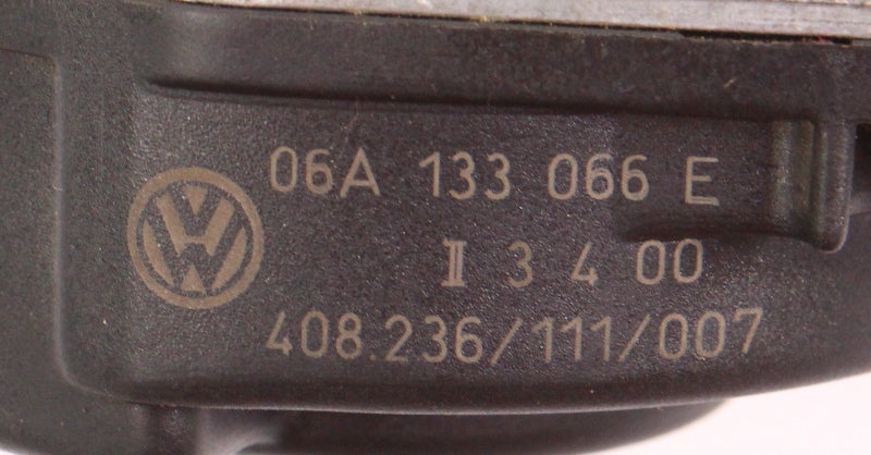 Throttle Body 99-01 VW Jetta Golf Beetle MK4 2.0 AEG - Genuine - 06A 133 066 E