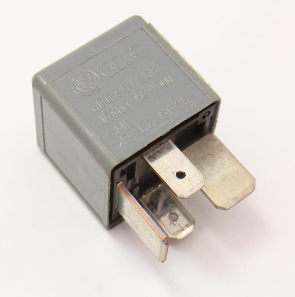 Fan Relay # 370 VW Passat Jetta Golf GTI Cabrio Audi A4 A6 ~ 8D0 951 253