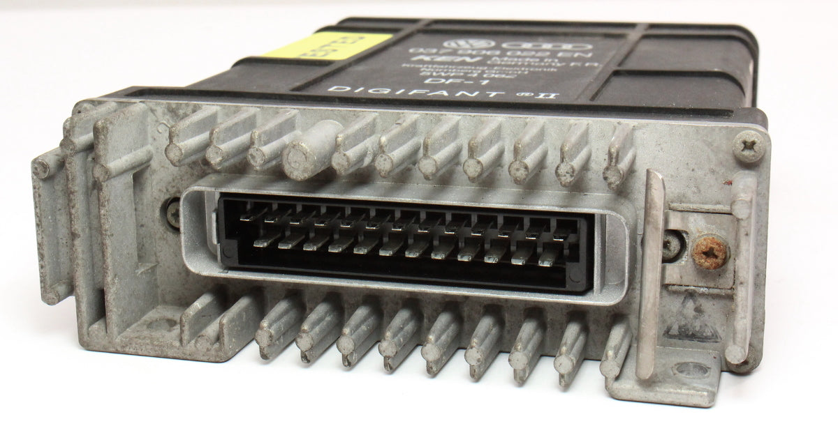 Engine Computer ECU ECM 91-93 VW Cabriolet Digifant II Genuine - 037 906 022 EN