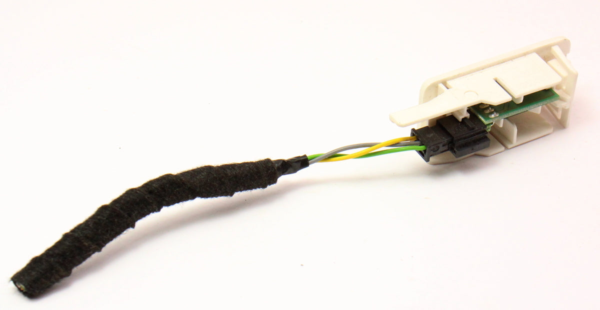 Aux Auxiliary Input Port Jack VW Jetta Rabbit GTI MK5 Passat B6 ~ 1K0 035 724 B