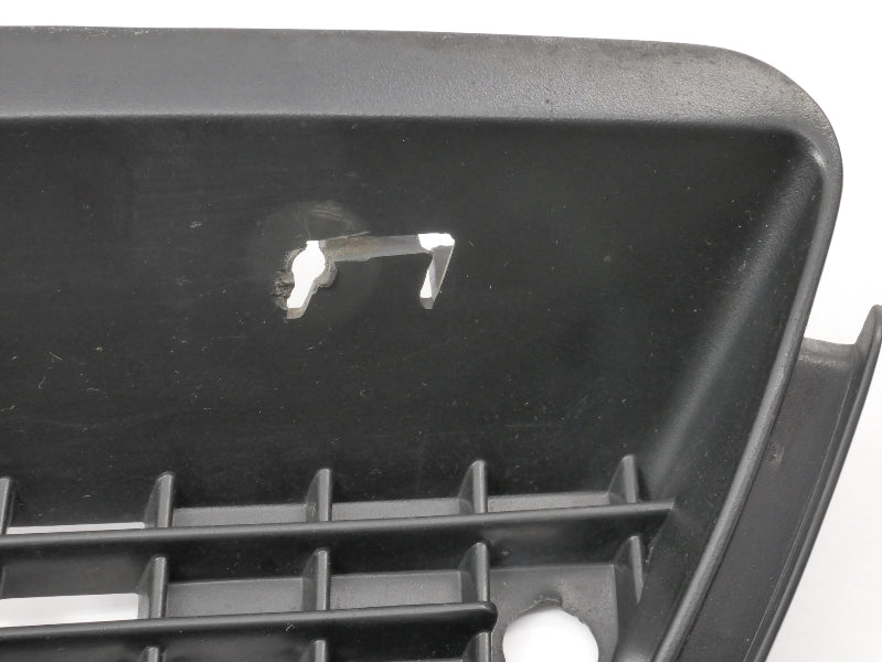 RH Lower Bumper Grill 93-99 VW Jetta Golf GTI Cabrio Mk3 Genuine - 1HM 853 666