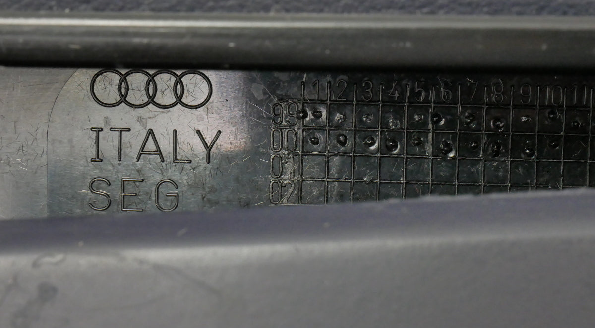 Glovebox Glove Box Compartment 96-01 Audi A4 B5 Navy Blue - 8D1 880 302 C