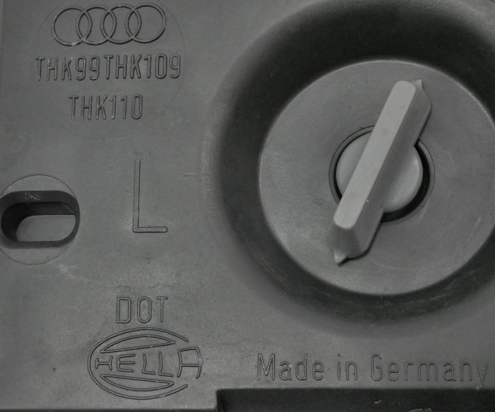 LH Outer Taillight Tail Light Lamp Bulb Holder Tray 93-95 Audi 90 CS Sedan Hella