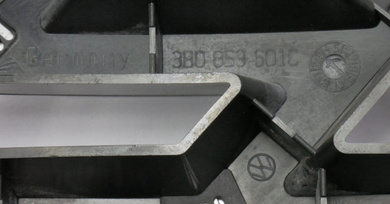 Grill Grille Emblem Badge 01-05 VW Passat B5.5 - Genuine - 3B0 853 601 C