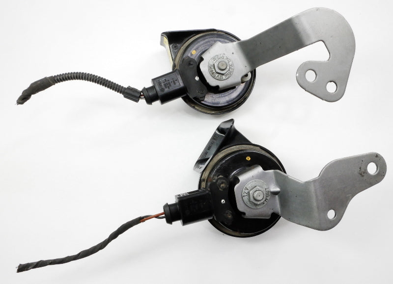 Horn Set 05-10 VW Jetta Rabbit GTI MK5 Sportwagen Bosch - 1K0 951 221 A / 223 A