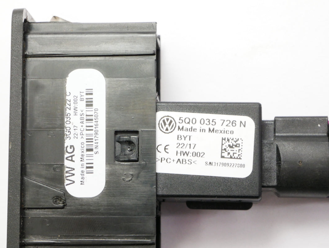 USB Port Connector 16-18 VW Jetta MK6 - Genuine - 3G0 035 222 C