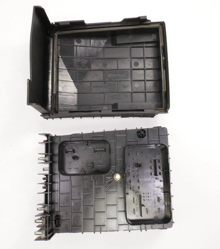 Fuse Relay Block 2005 VW Jetta MK5 2.5 Under Hood Engine Bay Box - 1K0 937 124 K