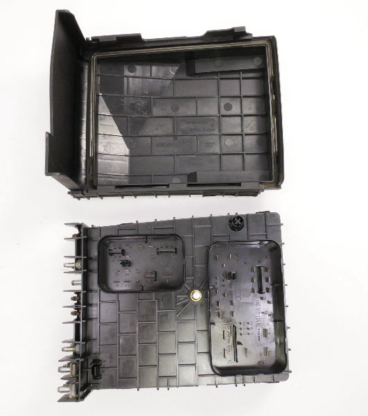 Fuse Relay Block 2005 VW Jetta MK5 2.5 Under Hood Engine Bay Box - 1K0 937 124 K