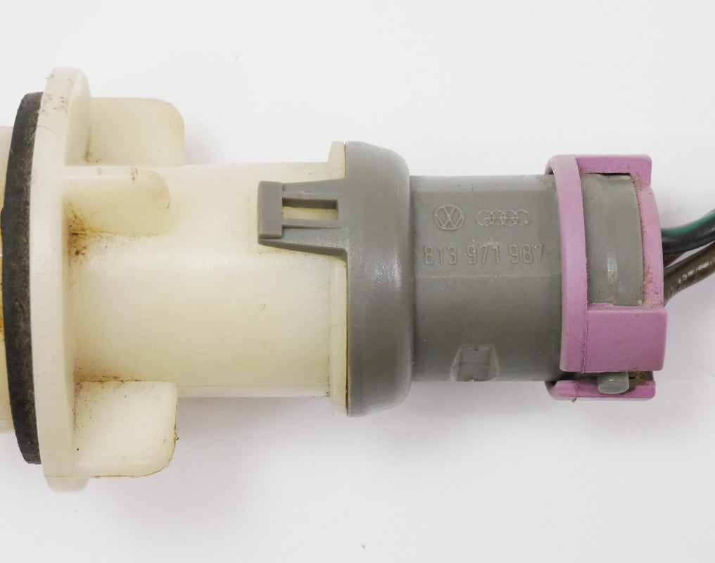 Front Turn Signal Corner Light Bulb Holder Socket 91-93 VW Fox - 813 971 987