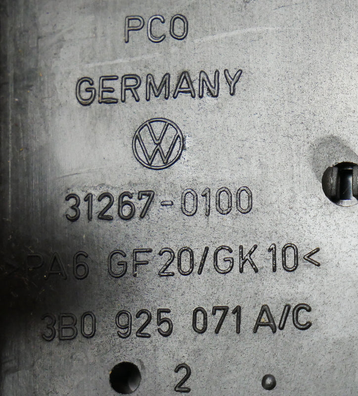 12V Rear Console Lighter Outlet 01-05 VW Passat B5.5 - Genuine - 3B0 925 071 A/C