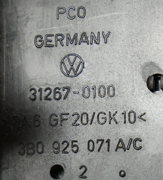 12V Rear Console Lighter Outlet 01-05 VW Passat B5.5 - Genuine - 3B0 925 071 A/C