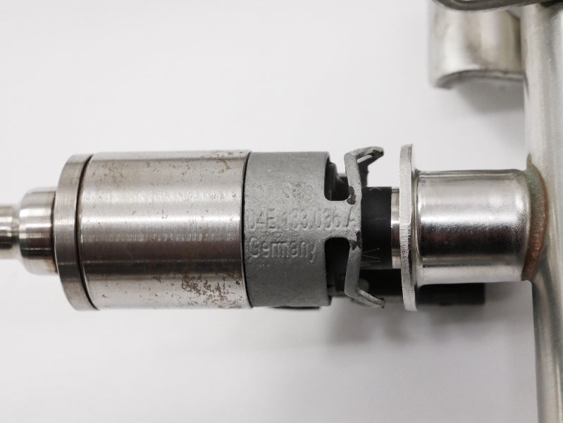 Fuel Injector Set & Rail 13-16 VW Jetta 1.4T Hybrid MK6 - Genuine 04E 133 320 D