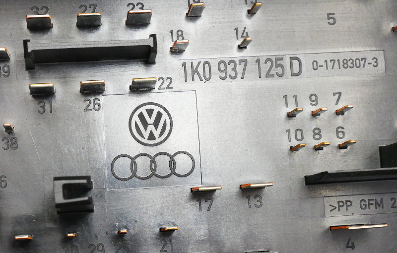 Under Hood Engine Bay Fuse Relay Box 2012 VW Jetta Sportwagen TDI 1K0 937 125 D