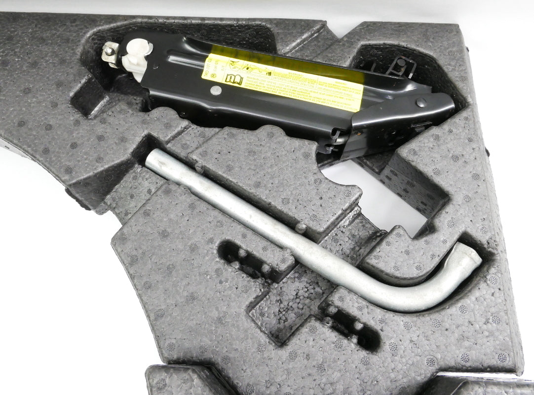 Spare Tire Trunk Tool Kit Jack Tools Lug Wrench Foam 2008 VW Golf R32 MK5