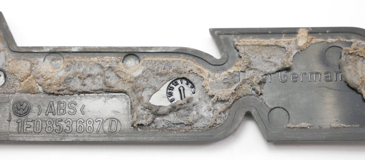 Rear Emblem Badge Logo 95-99 VW Cabrio III MK3 - Genuine - 1E0 853 687 D