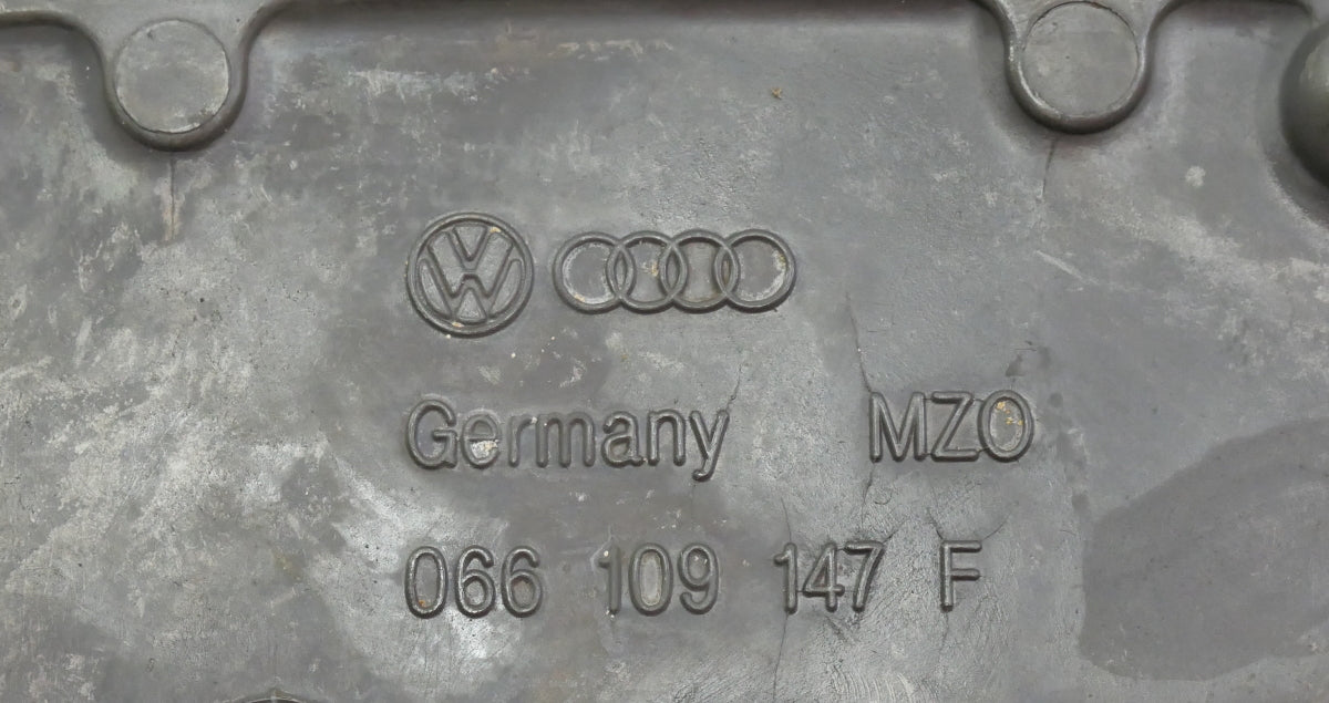 Timing Chain Cover Audi TT A3 2008 VW R32 MK5 3.2 VR6 - Genuine - 066 109 147 F