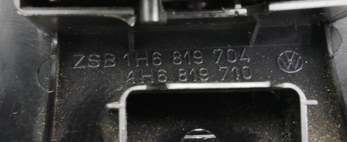 RH Passenger Dash Vent 93-99 VW Jetta Golf GTI Cabrio MK3 - Genuine 1H6 819 704