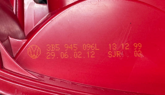 RH Tail Light Lamp Taillight 98-01 VW Passat B5 Sedan - Genuine - 3B5 945 096 L