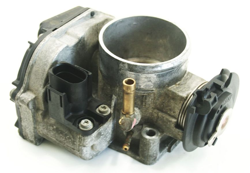 Throttle Body 98-99 VW Jetta Golf MK3 99-02 Cabrio 2.0 ABA - 037 133 064 J