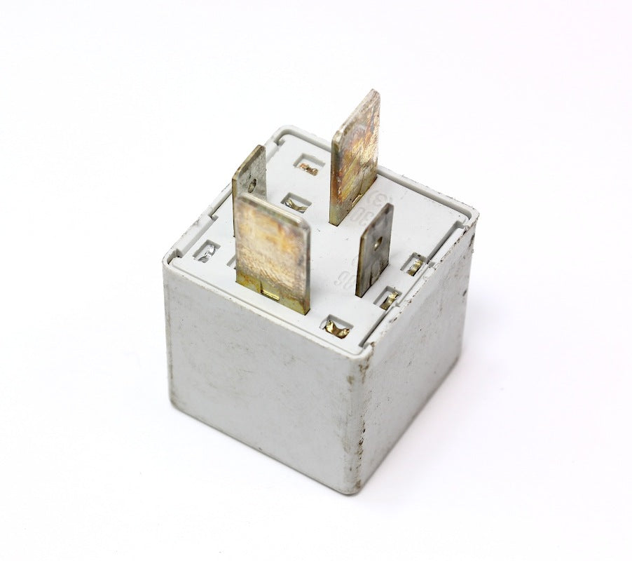 2x Fan Relay # 370 VW Passat Jetta Golf GTI Cabrio Audi A4 A6 OEM - 8D0 951 253