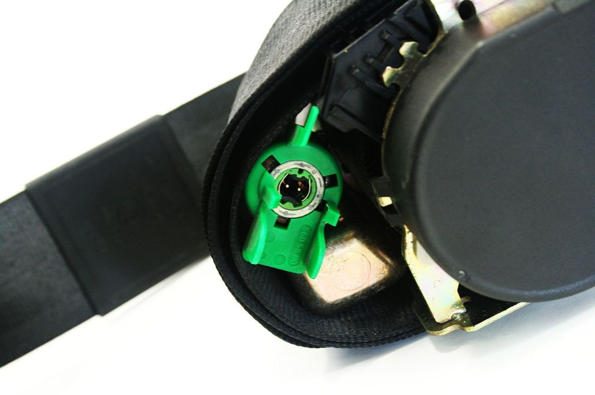 RH Front Seatbelt Seat Belt 00-06 Audi TT MK1 - Black - 8N8 857 706 B
