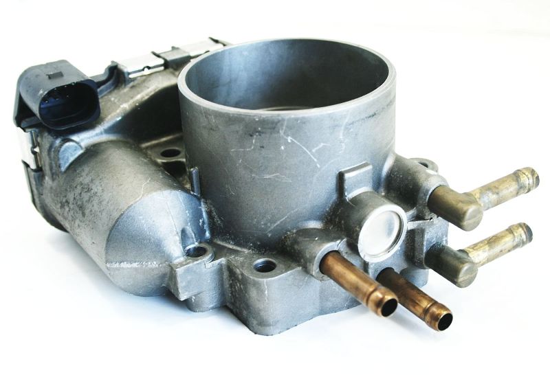 Throttle Body 00-05 Audi A4 A6 C5 VW Passat B5 V6 2.8 3.0 ATQ AVK  078 133 062 B