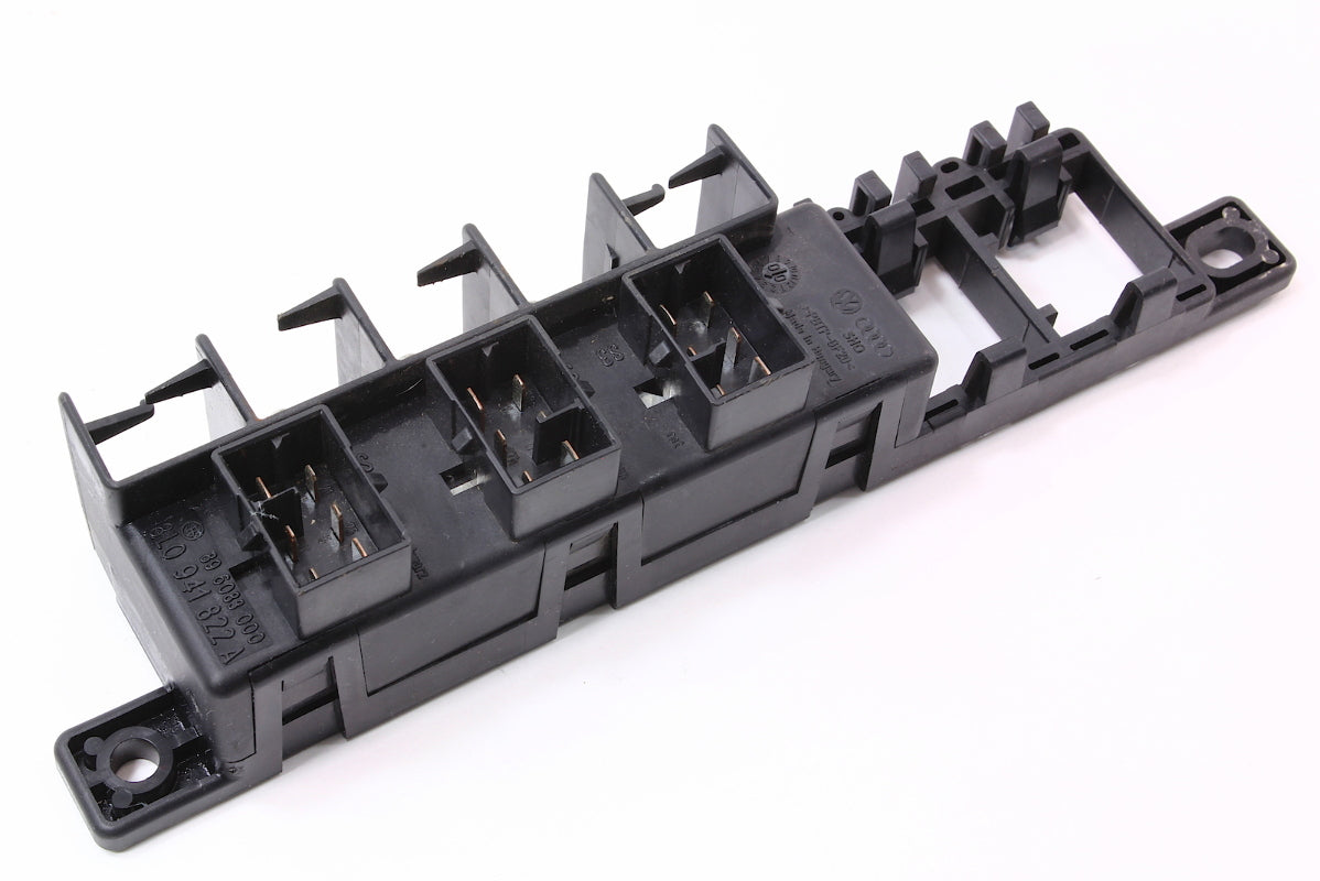 Fuse Box Relay Panel Board 98-05 VW Passat B5 Audi A4 A6 A8 S8 - 8L0 941 822 A