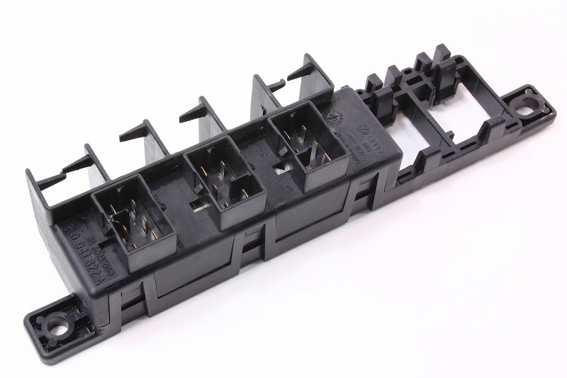 Fuse Box Relay Panel Board 98-05 VW Passat B5 Audi A4 A6 A8 S8 - 8L0 941 822 A