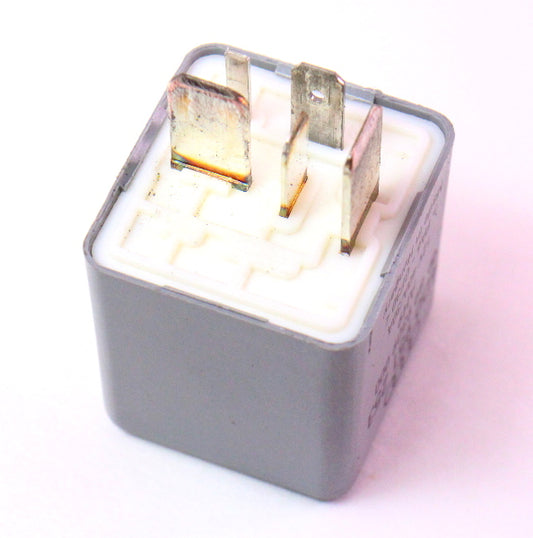 Fuel Pump Relay # 372 Audi Volkswagen VW Passat A4 A6 - Genuine - 4D0 951 253
