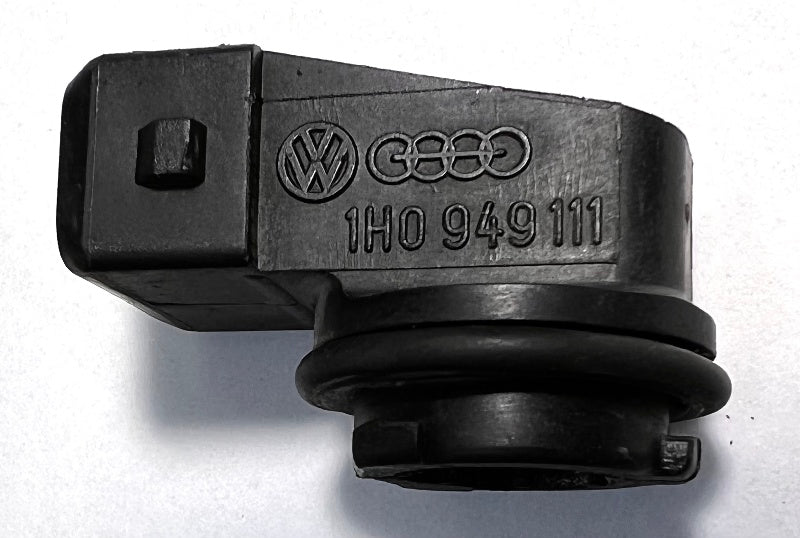 Side Marker Bumper Light Bulb Holder Socket 93-99 VW Jetta Golf MK3 1H0 949 111