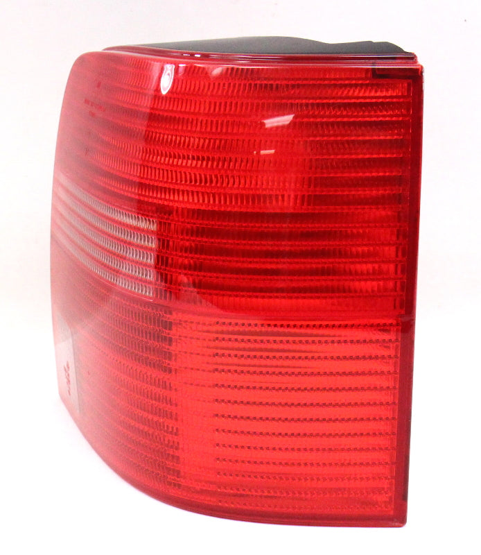 RH Taillight Tail Light Lamp 98-01 VW Passat Wagon B5 - Genuine - 3B9 945 112 L