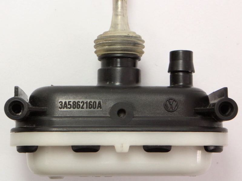 Gas Door Actuator Lock VW Passat 96-97 Vacuum Lock Plunger 3A5 862 160 A