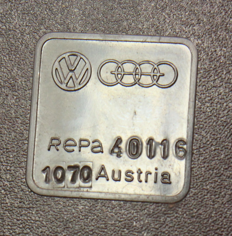 RH Seat Belt SeatBelt Receiver Buckle 90-92 VW Jetta Golf MK2 ~ 167 880 706 A ~