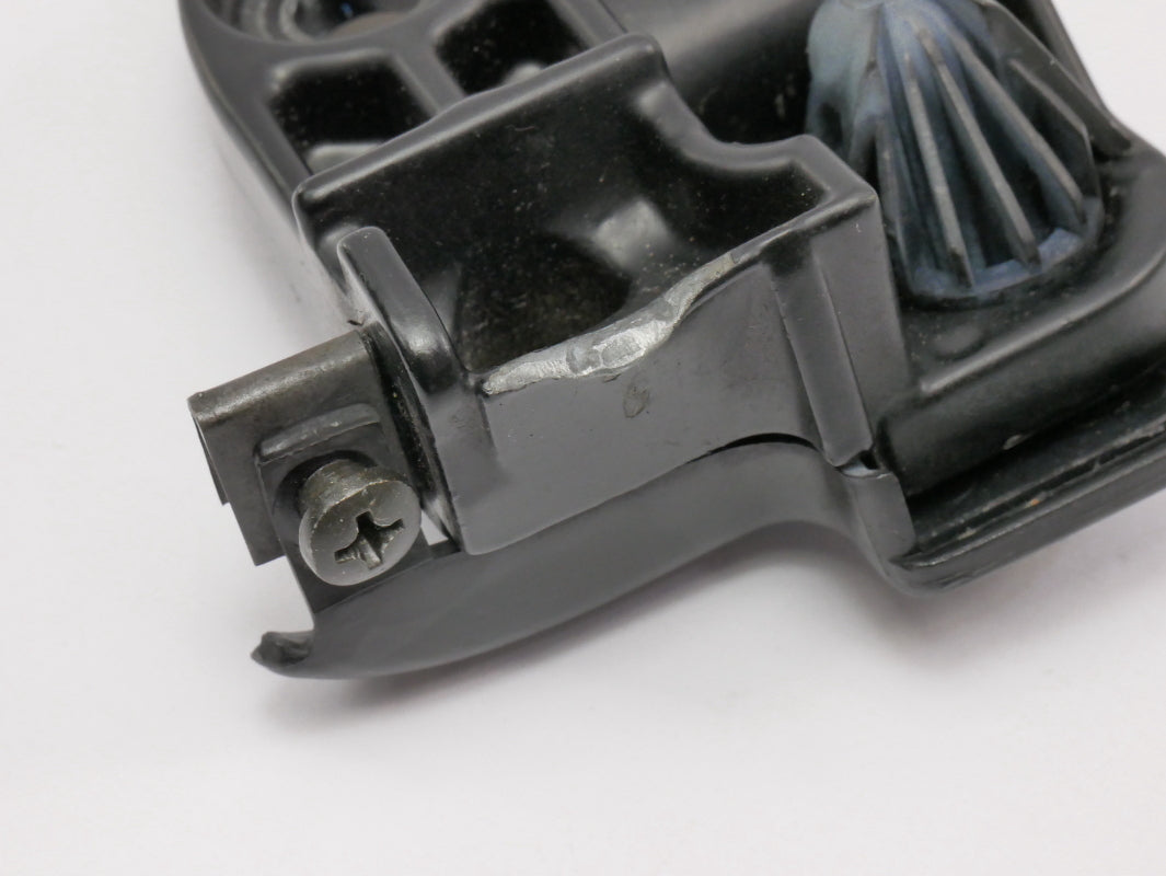 RH Convertible Top Latch Receiver 95-02 VW Cabrio Mk3 Mk3.5 - 1E0 871 386 -