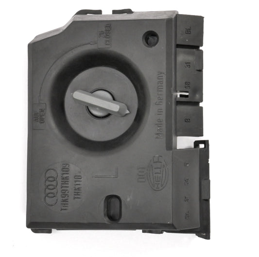 LH Outer Taillight Tail Light Lamp Bulb Holder Tray 93-95 Audi 90 CS Sedan Hella