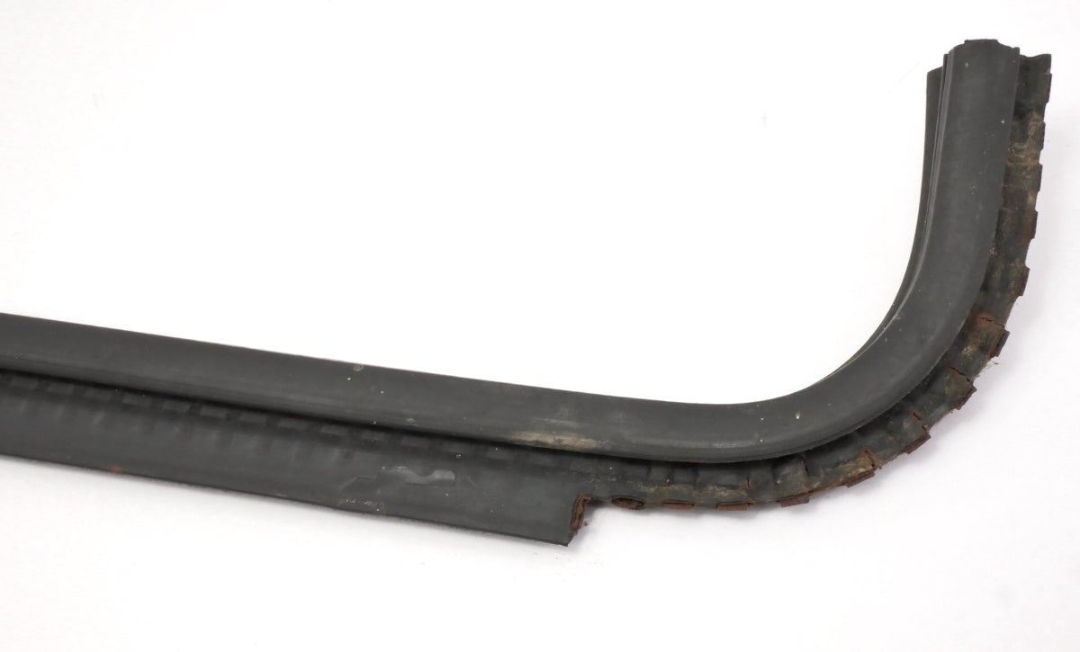 RH Front Inner Window Scraper Door Seal Rubber 75-84 VW Rabbit MK1 4DR
