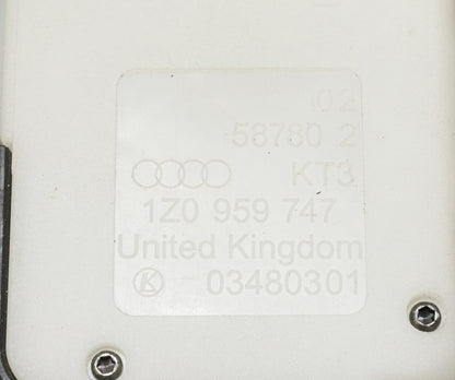 LH Power Seat Switch Controls & Trim  05-10 VW Jetta MK5  - 1Z0 959 747 / 777