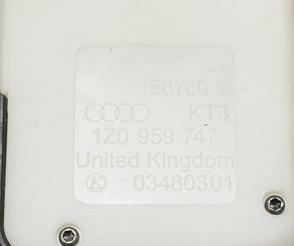 LH Power Seat Switch Controls & Trim  05-10 VW Jetta MK5  - 1Z0 959 747 / 777
