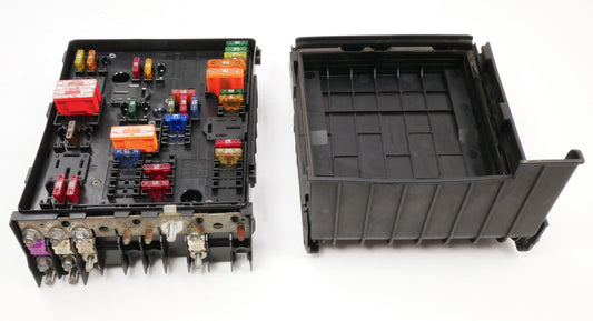 Fuse Relay Block 2005 VW Jetta MK5 2.5 Under Hood Engine Bay Box - 1K0 937 124 K