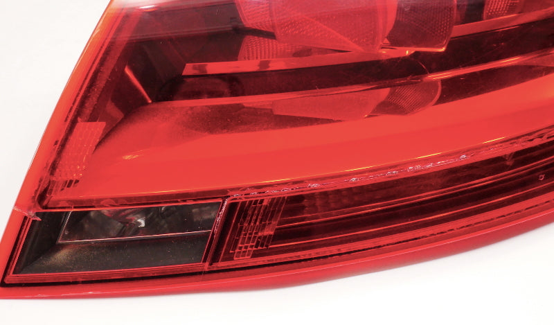 RH Tail Light Lamp 08-15 Audi TT Coupe / Convertible - Genuine - 8J0 945 096 E